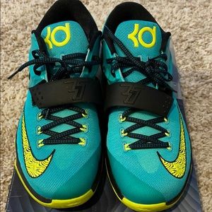 Like New KDVII Men’s Tennis Shoes Sz 11